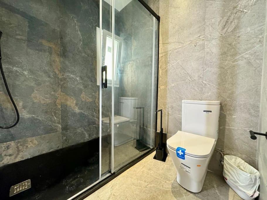 4Bd Central Soho Luxe Retreat Terrace 2Bh & Ac มาลากา ภายนอก รูปภาพ
