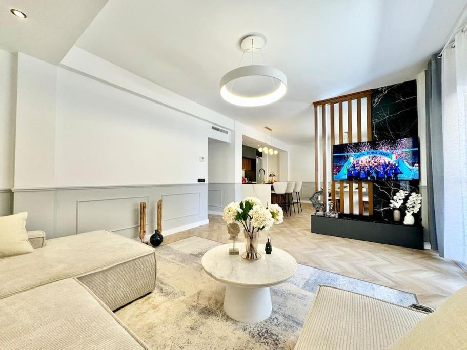4Bd Central Soho Luxe Retreat Terrace 2Bh & Ac มาลากา ภายนอก รูปภาพ