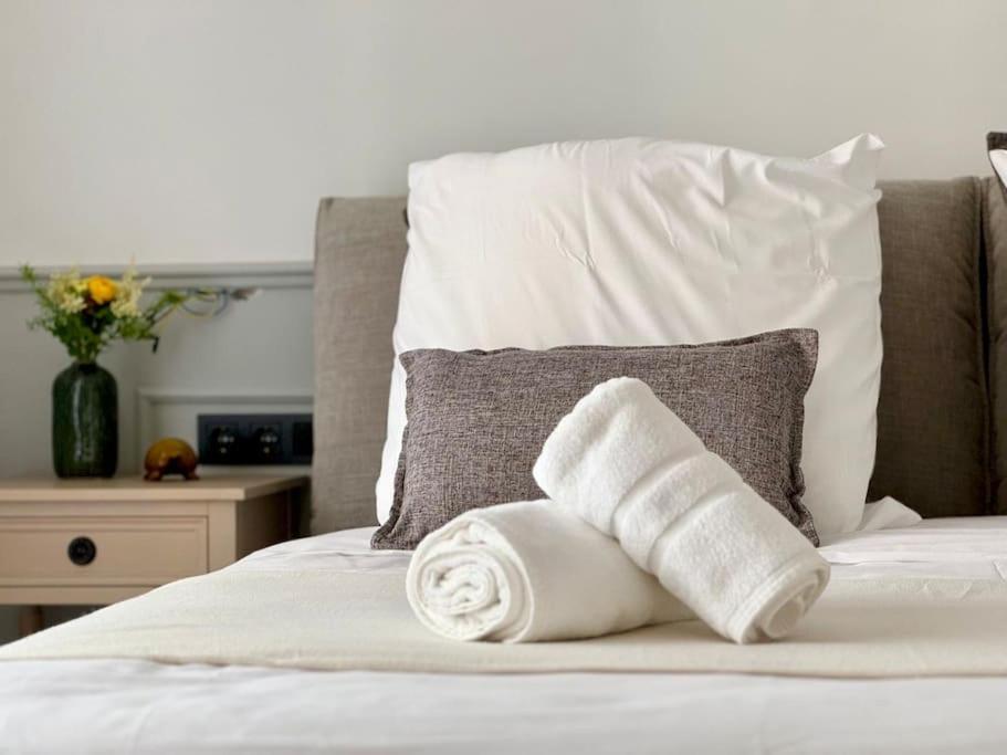 4Bd Central Soho Luxe Retreat Terrace 2Bh & Ac มาลากา ภายนอก รูปภาพ