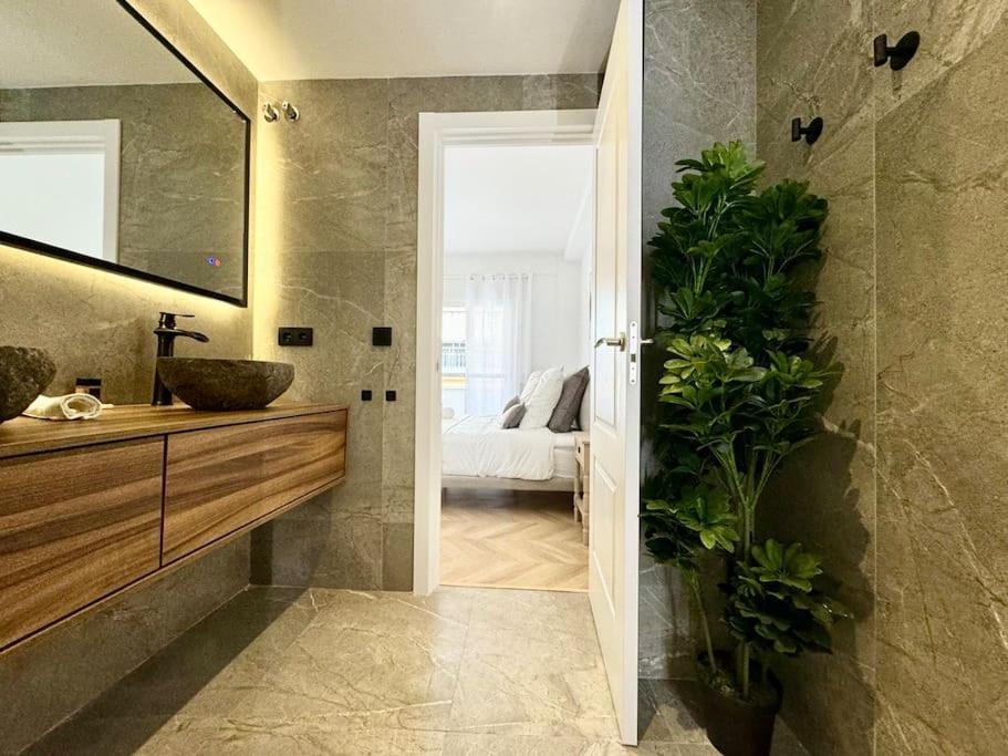 4Bd Central Soho Luxe Retreat Terrace 2Bh & Ac มาลากา ภายนอก รูปภาพ